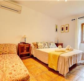 4 Bedroom Villa with Pool, near Pollensa, sleeps 8